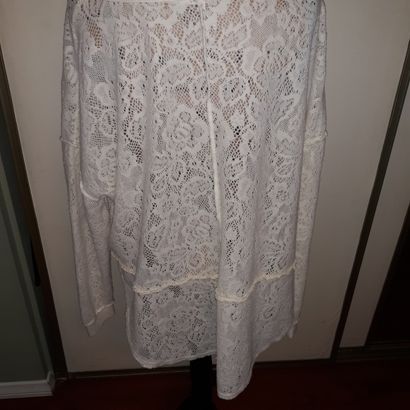 Free People white lace top. Ladies size large - Picture 5 of 9